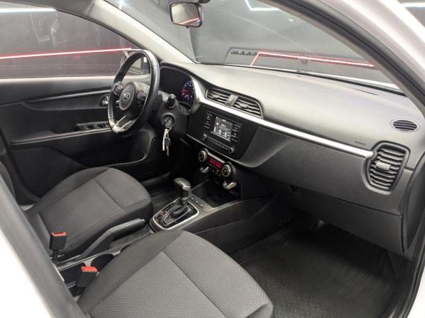 Kia Rio IV Рестайлинг с пробегом 2021 года, цена 1 390 000 рублей, 97751 км, седан, Автокод Объявления
