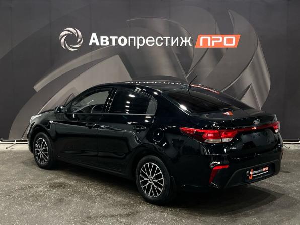 Kia Rio IV с пробегом 2018 года, цена 1 050 000 рублей, 90410 км, седан, Автокод Объявления