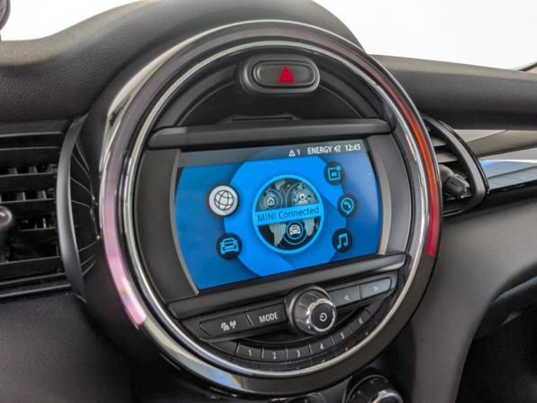 Mini Hatch III (F55/F56) Рестайлинг с пробегом 2018 года, цена 1 850 000 рублей, 73652 км, хэтчбек, Автокод Объявления