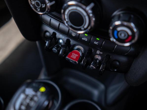 Mini Hatch III (F55/F56) с пробегом 2014 года, цена 1 039 000 рублей, 97557 км, хэтчбек, Автокод Объявления