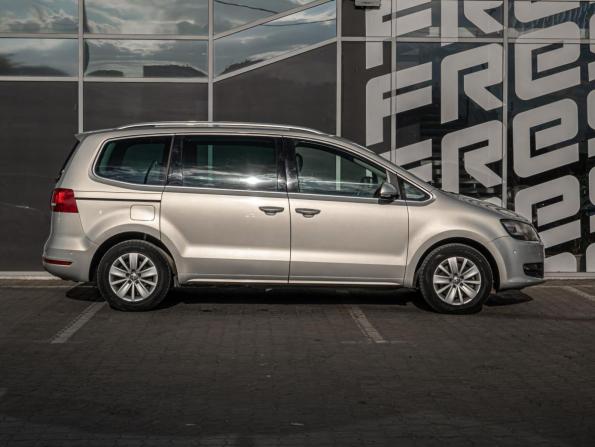 Volkswagen Sharan II с пробегом 2013 года, цена 1 345 000 рублей, 93614 км, минивэн, Автокод Объявления