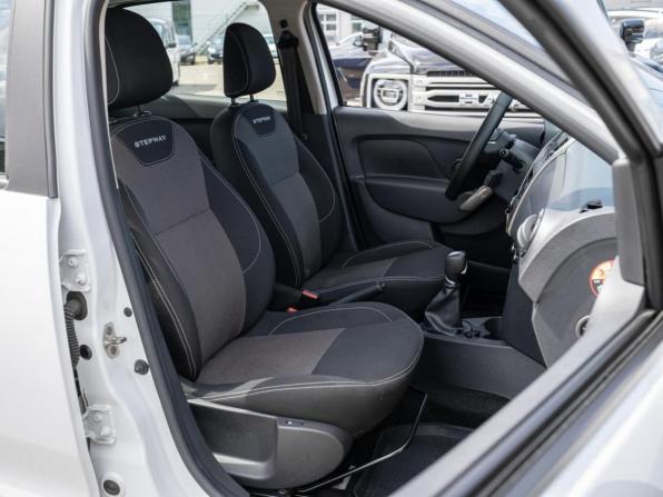Renault Logan II Рестайлинг с пробегом 2022 года, цена 1 199 000 рублей, 27808 км, седан, Автокод Объявления