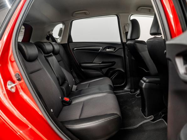 Honda Fit III Рестайлинг с пробегом 2018 года, цена 1 250 000 рублей, 85600 км, хэтчбек, Автокод Объявления