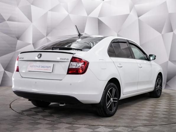 Skoda Rapid I Рестайлинг с пробегом 2018 года, цена 1 011 000 рублей, 222000 км, лифтбек, Автокод Объявления