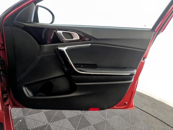 Kia Ceed III с пробегом 2021 года, цена 2 145 000 рублей, 74950 км, универсал, Автокод Объявления