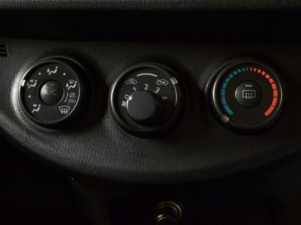 Toyota Vitz III (XP130) Рестайлинг с пробегом 2015 года, цена 749 995 рублей, 233747 км, хэтчбек, Автокод Объявления