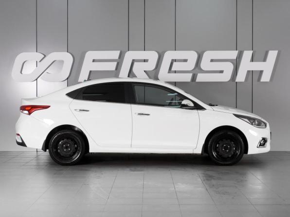 Hyundai Solaris II с пробегом 2017 года, цена 1 498 000 рублей, 116599 км, седан, Автокод Объявления