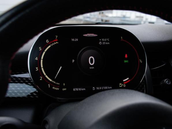 Mini Hatch III (F55/F56) Рестайлинг с пробегом 2020 года, цена 3 097 000 рублей, 87850 км, хэтчбек, Автокод Объявления