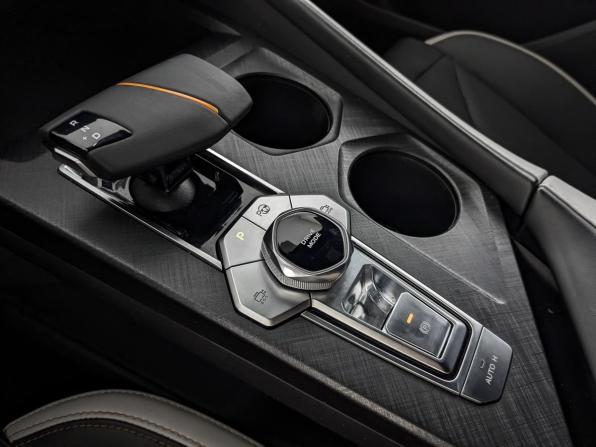 Changan UNI-V I с пробегом 2024 года, цена 2 315 000 рублей, 46769 км, лифтбек, Автокод Объявления