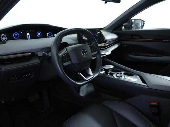 Changan UNI-V I с пробегом 2023 года, цена 2 050 000 рублей, 35315 км, лифтбек, Автокод Объявления