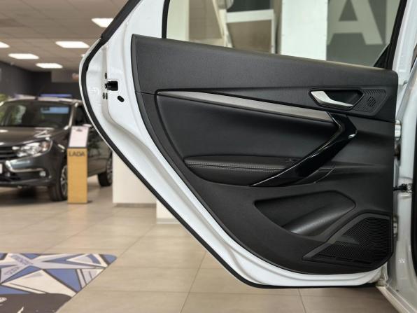 Lada (ВАЗ) Vesta I Рестайлинг (NG) с пробегом 2024 года, цена 1 300 000 рублей, 20000 км, седан, Автокод Объявления