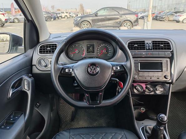 Volkswagen Polo V Рестайлинг с пробегом 2017 года, цена 719 000 рублей, 284500 км, седан, Автокод Объявления