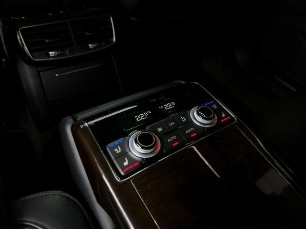 Audi A8 III (D4) Рестайлинг с пробегом 2016 года, цена 2 399 000 рублей, 172000 км, седан, Автокод Объявления