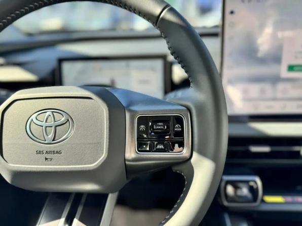 Toyota RAV4 VI (XA60) с пробегом 2026 года, цена 4 350 000 рублей, 8 км, внедорожник, Автокод Объявления