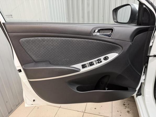 Hyundai Solaris I с пробегом 2012 года, цена 860 000 рублей, 215304 км, хэтчбек, Автокод Объявления