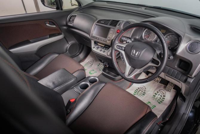 Honda Stream II Рестайлинг с пробегом 2009 года, цена 1 249 000 рублей, 152800 км, компактвэн, Автокод Объявления