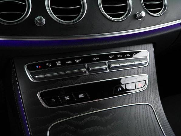 Mercedes-Benz E-Класс V (W213 S213 C238) Рестайлинг с пробегом 2021 года, цена 4 399 077 рублей, 70578 км, седан, Автокод Объявления
