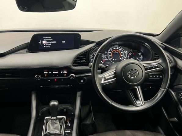 Mazda 3 IV (BP) с пробегом 2022 года, цена 1 935 000 рублей, 32165 км, хэтчбек, Автокод Объявления