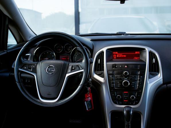 Opel Astra J с пробегом 2011 года, цена 715 000 рублей, 152519 км, хэтчбек, Автокод Объявления
