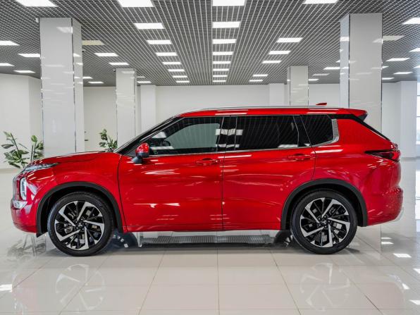 Mitsubishi Outlander IV с пробегом 2023 года, цена 3 946 000 рублей, 30556 км, внедорожник, Автокод Объявления