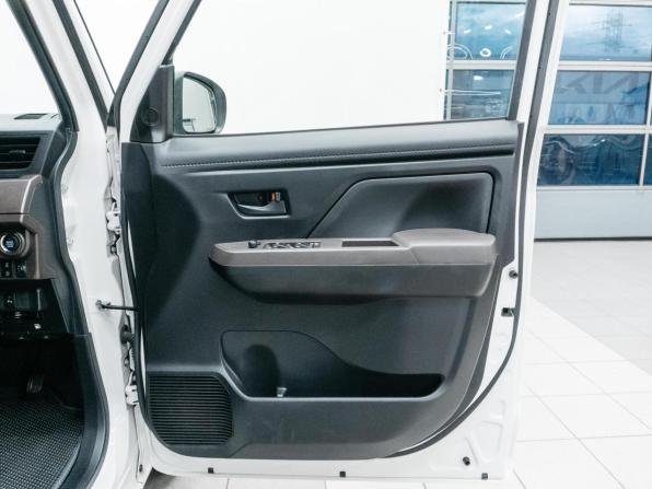 Toyota Roomy I Рестайлинг с пробегом 2021 года, цена 1 050 000 рублей, 107627 км, минивэн, Автокод Объявления