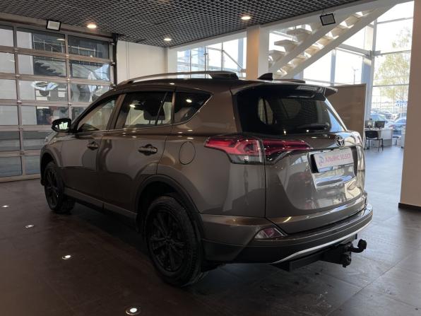 Toyota RAV4 IV (XA40) Рестайлинг с пробегом 2017 года, цена 2 911 200 рублей, 74809 км, внедорожник, Автокод Объявления