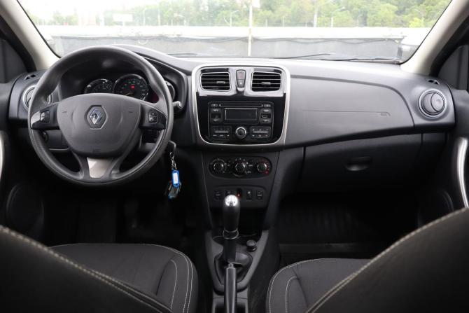 Renault Logan II с пробегом 2014 года, цена 699 000 рублей, 102000 км, седан, Автокод Объявления