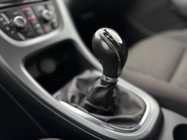 Opel Astra J Рестайлинг с пробегом 2012 года, цена 740 000 рублей, 118801 км, хэтчбек, Автокод Объявления