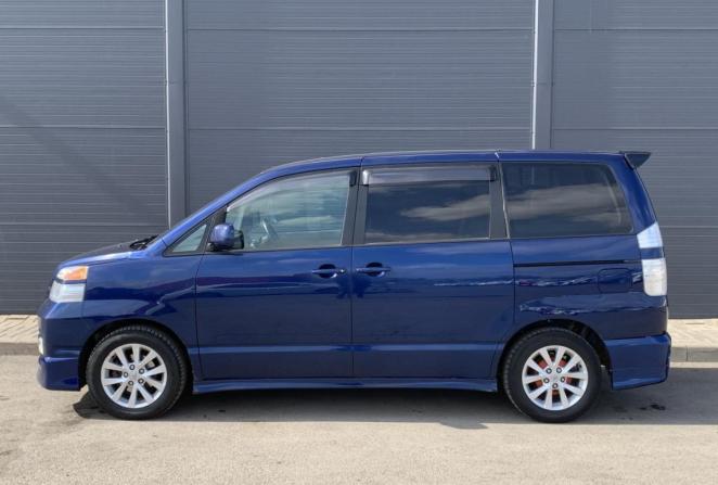 Toyota Voxy I (R60) с пробегом 2001 года, цена 840 000 рублей, 374359 км, компактвэн, Автокод Объявления
