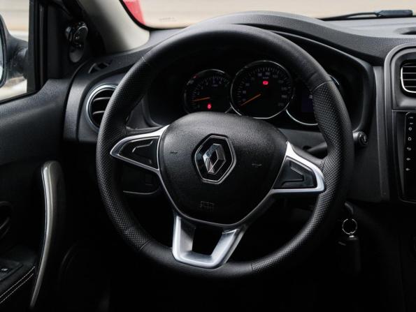 Renault Logan II Рестайлинг с пробегом 2018 года, цена 650 000 рублей, 183585 км, седан, Автокод Объявления