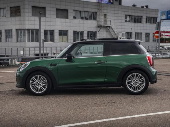 Mini Hatch III (F55/F56) Рестайлинг 2 с пробегом 2021 года, цена 2 597 000 рублей, 36903 км, хэтчбек, Автокод Объявления