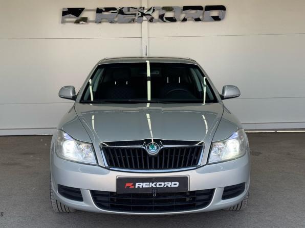 Skoda Octavia II (A5) Рестайлинг с пробегом 2012 года, цена 1 100 000 рублей, 169000 км, лифтбек, Автокод Объявления