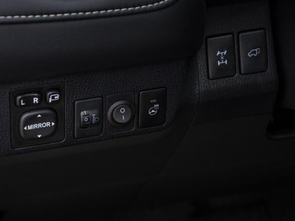 Toyota RAV4 IV (XA40) Рестайлинг с пробегом 2016 года, цена 2 799 000 рублей, 30000 км, внедорожник, Автокод Объявления