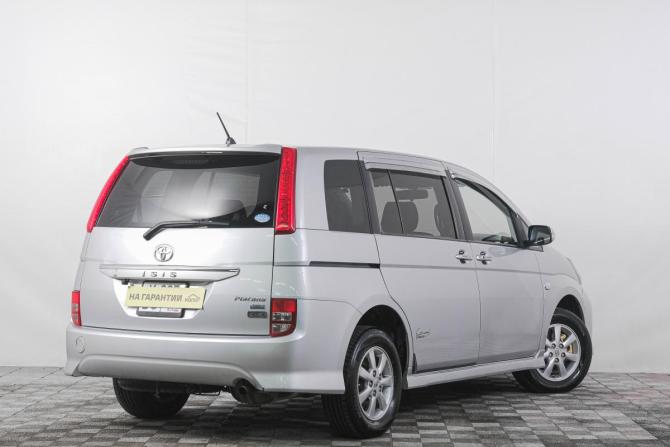 Toyota ISis I Рестайлинг с пробегом 2009 года, цена 1 099 000 рублей, 300000 км, компактвэн, Автокод Объявления
