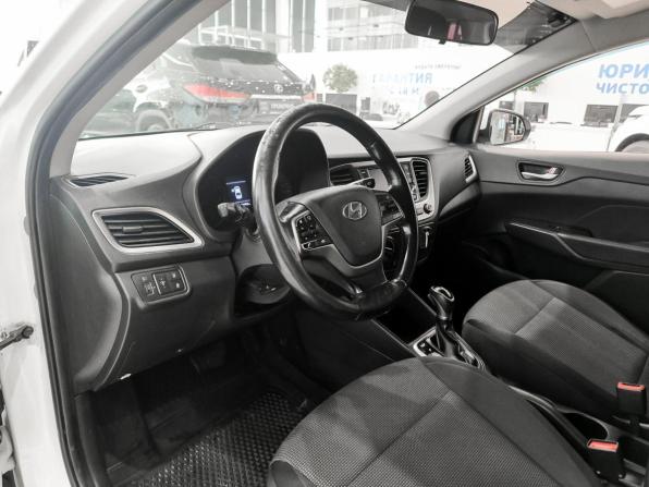 Hyundai Solaris II с пробегом 2018 года, цена 850 000 рублей, 306951 км, седан, Автокод Объявления