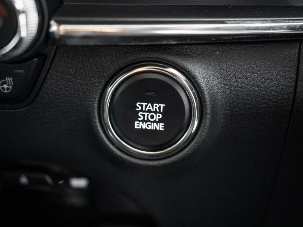 Mazda 3 IV (BP) с пробегом 2019 года, цена 1 600 000 рублей, 141980 км, хэтчбек, Автокод Объявления