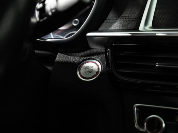 Kia Optima IV Рестайлинг с пробегом 2018 года, цена 2 029 700 рублей, 102055 км, седан, Автокод Объявления