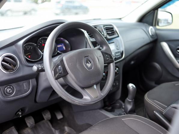 Renault Logan II с пробегом 2015 года, цена 899 000 рублей, 36564 км, седан, Автокод Объявления