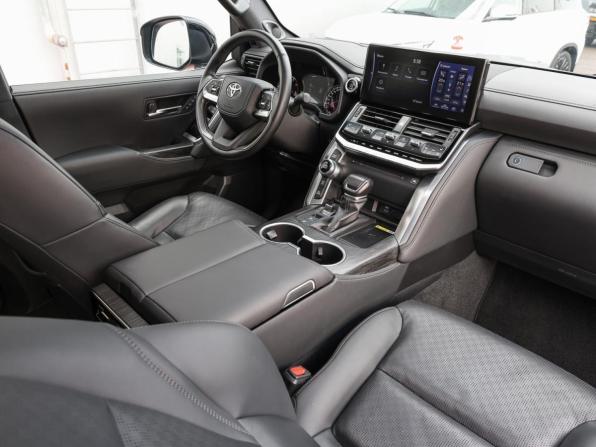 Toyota Land Cruiser 300 Series с пробегом 2024 года, цена 12 900 000 рублей, 44780 км, внедорожник, Автокод Объявления