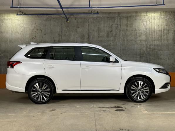 Mitsubishi Outlander III Рестайлинг 3 с пробегом 2022 года, цена 2 749 000 рублей, 30 км, внедорожник, Автокод Объявления