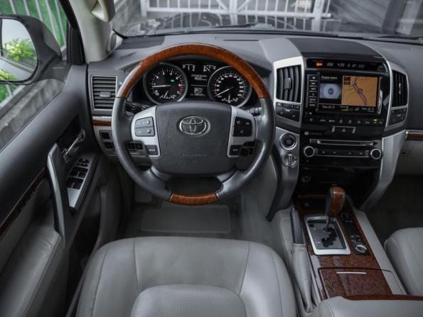 Toyota Land Cruiser 200 Series Рестайлинг 1 с пробегом 2013 года, цена 3 099 000 рублей, 234153 км, внедорожник, Автокод Объявления