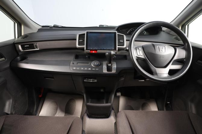 Honda Freed I Рестайлинг с пробегом 2013 года, цена 1 359 000 рублей, 140012 км, компактвэн, Автокод Объявления