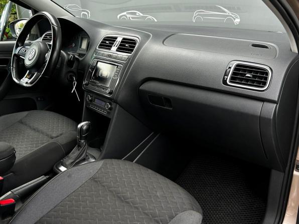 Volkswagen Polo V Рестайлинг с пробегом 2019 года, цена 1 098 700 рублей, 150073 км, седан, Автокод Объявления