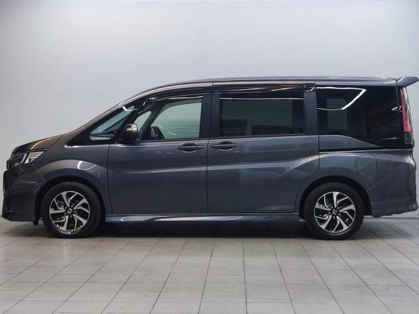 Honda Stepwgn V Рестайлинг с пробегом 2019 года, цена 2 250 000 рублей, 66403 км, минивэн, Автокод Объявления