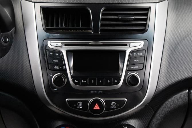 Hyundai Solaris I Рестайлинг с пробегом 2016 года, цена 699 000 рублей, 170000 км, седан, Автокод Объявления