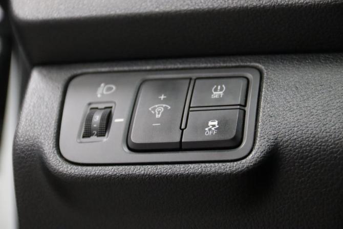 Hyundai Solaris II с пробегом 2018 года, цена 1 355 550 рублей, 142720 км, седан, Автокод Объявления