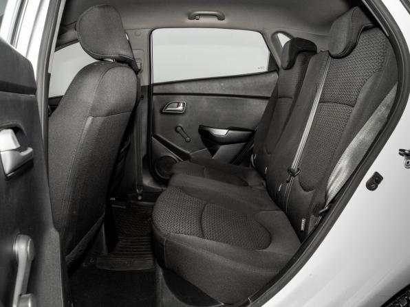 Kia Rio III Рестайлинг с пробегом 2015 года, цена 825 000 рублей, 151325 км, хэтчбек, Автокод Объявления