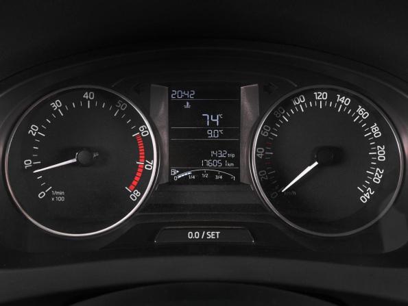 Skoda Rapid I с пробегом 2016 года, цена 1 069 000 рублей, 176051 км, лифтбек, Автокод Объявления