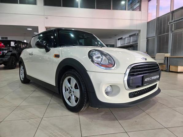 Mini Hatch III (F55/F56) с пробегом 2017 года, цена 1 580 000 рублей, 148677 км, хэтчбек, Автокод Объявления