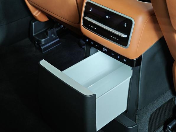 Li Auto (Lixiang) L9 I с пробегом 2024 года, цена 6 100 000 рублей, 73522 км, внедорожник, Автокод Объявления